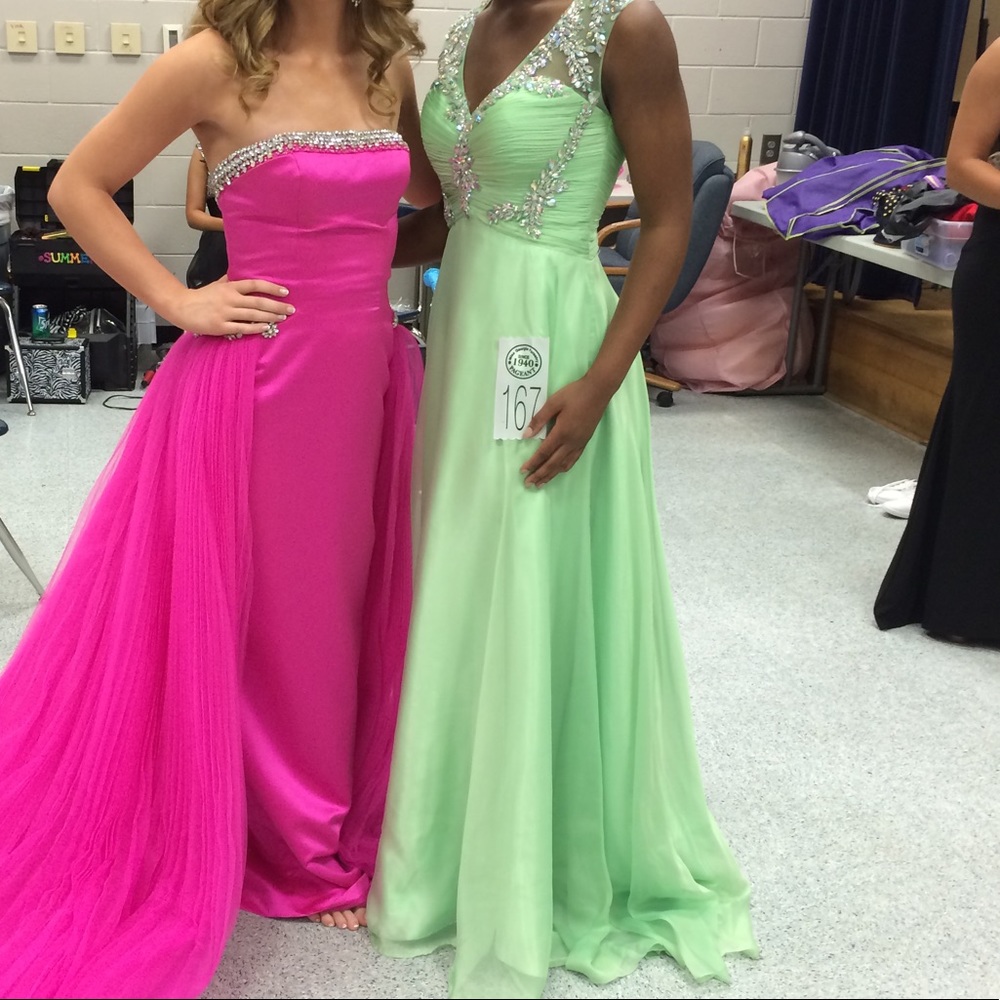 Perfect for prom, pageant, etc. Flows beautifully. Accepting Offers!!
